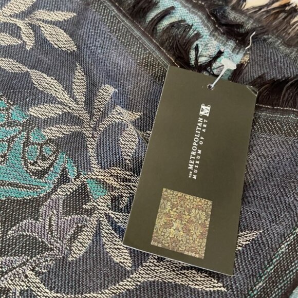 NWT Jacquard Shawl | Metropolitan Museum of Art - Picture 5 of 6